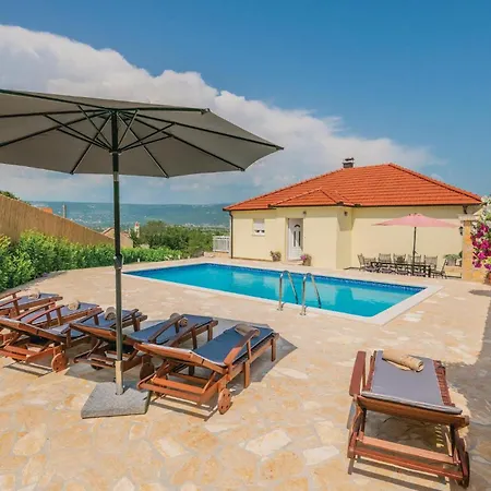 Holiday home 5 Bedroom Lovely In *