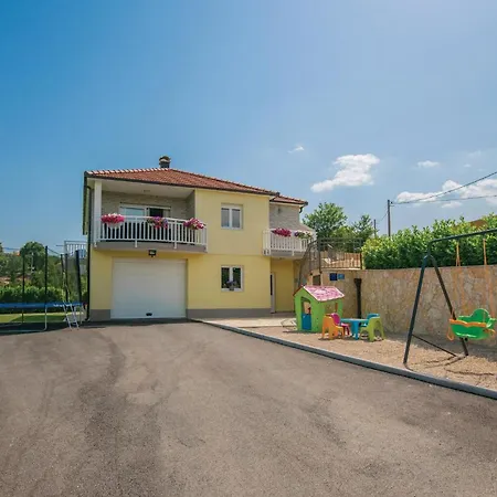5 Bedroom Lovely In Holiday home Zmijavci
